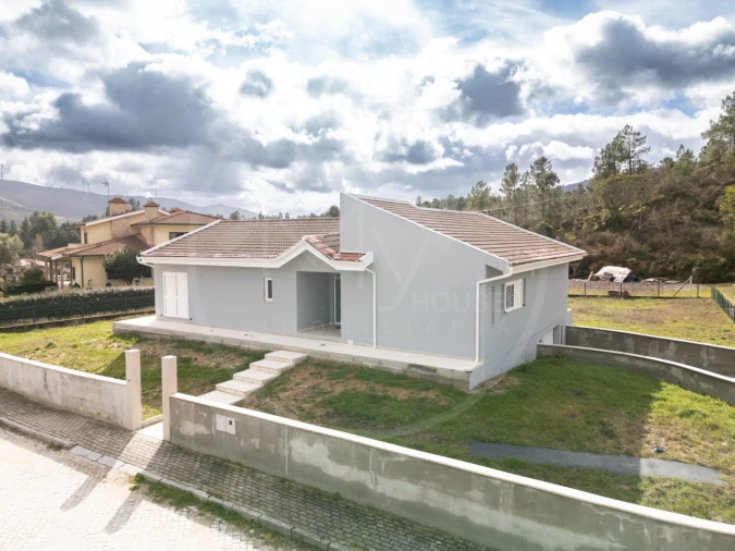 Moradia T3 para Venda em Bornes de Aguiar Foto 1