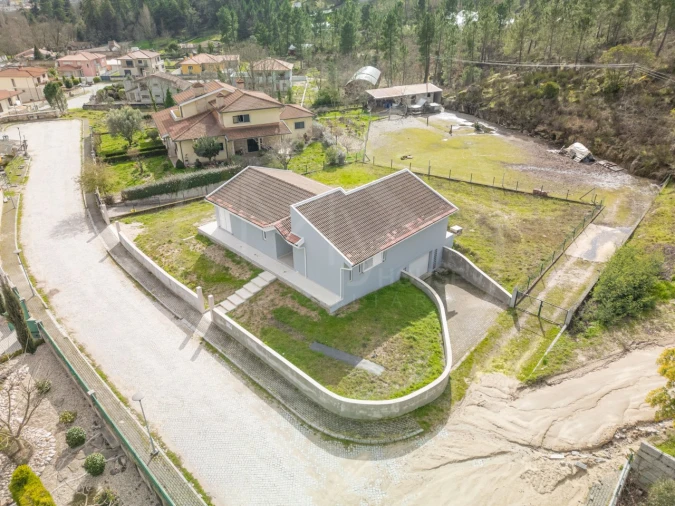 Moradia T3 para Venda em Bornes de Aguiar Foto 16