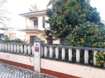 Moradia T3 para Venda em Marvila, Ribeira Santarém, São Salvador, São Nicolau