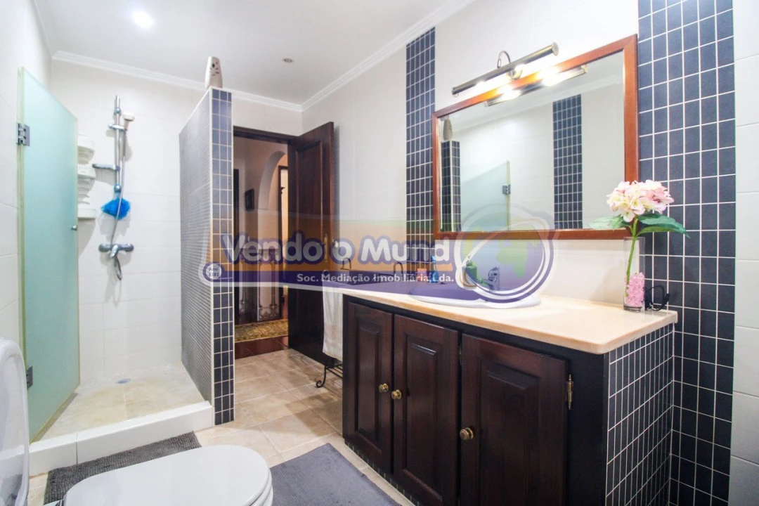 Moradia T6 para Venda em Benavente Foto 11