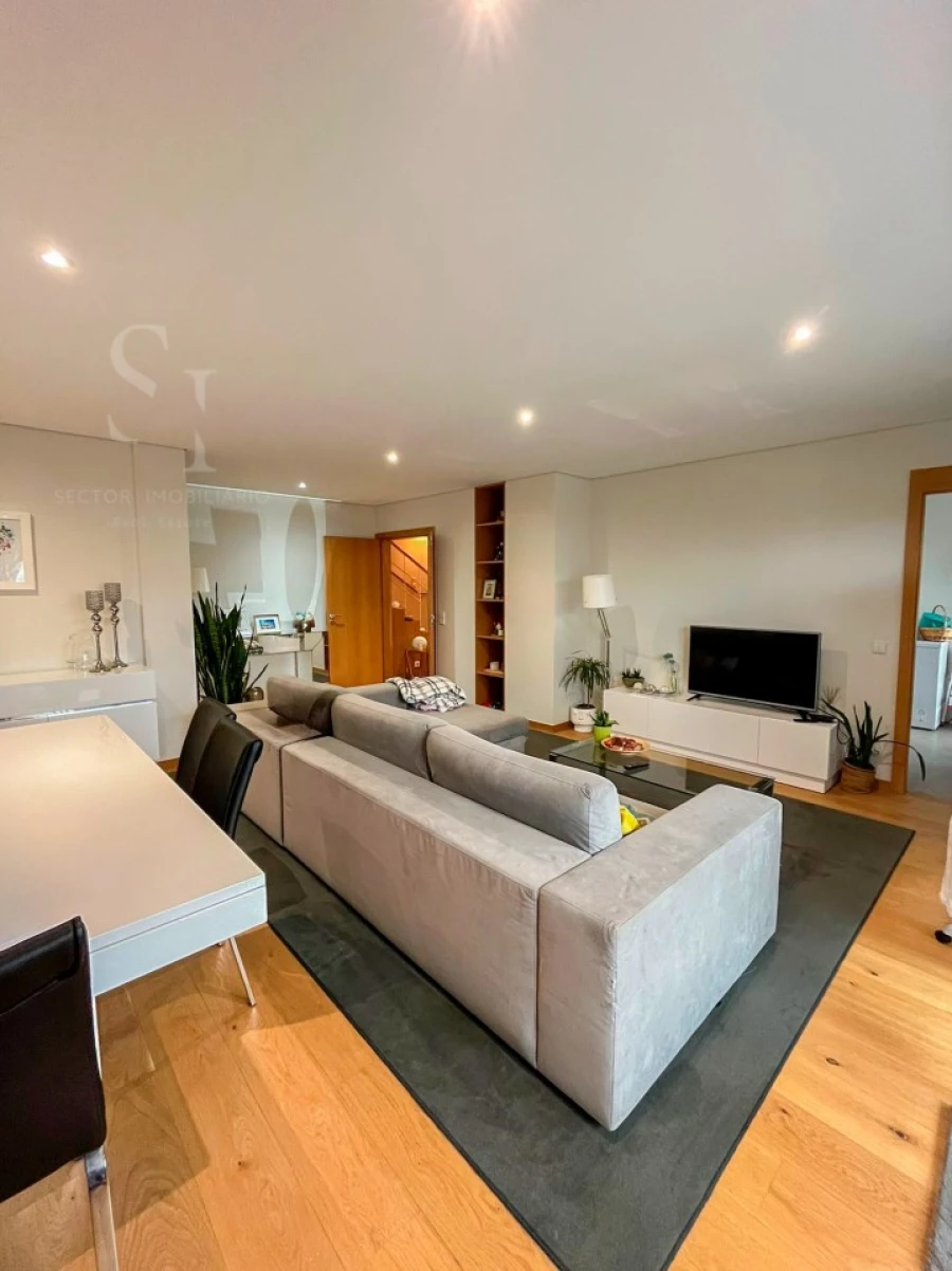 Apartamento T4 para Venda em Paranhos Foto 1