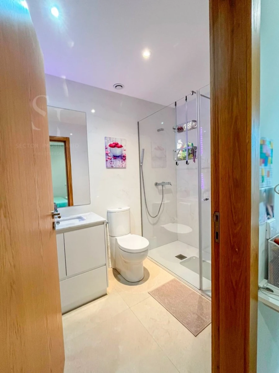 Apartamento T4 para Venda em Paranhos Foto 10