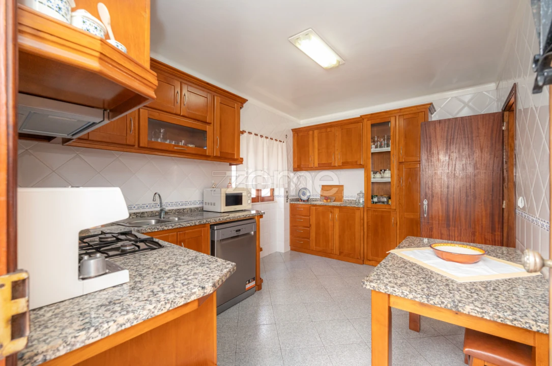 Moradia T4 para Venda em Ceira Foto 26