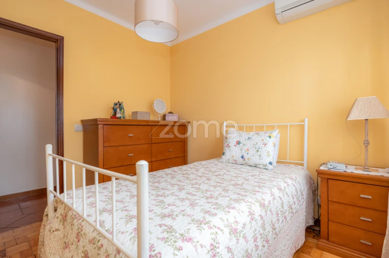 Moradia T4 para Venda em Ceira Foto 8