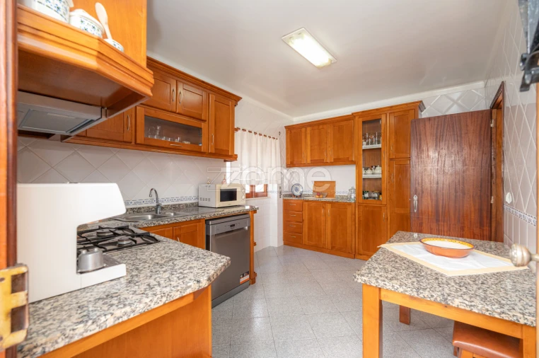 Moradia T4 para Venda em Ceira Foto 26