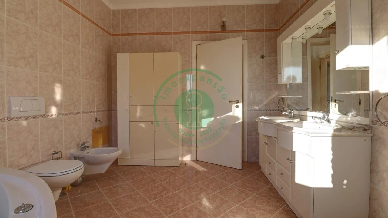 Moradia T4 para Venda em Buarcos Foto 14