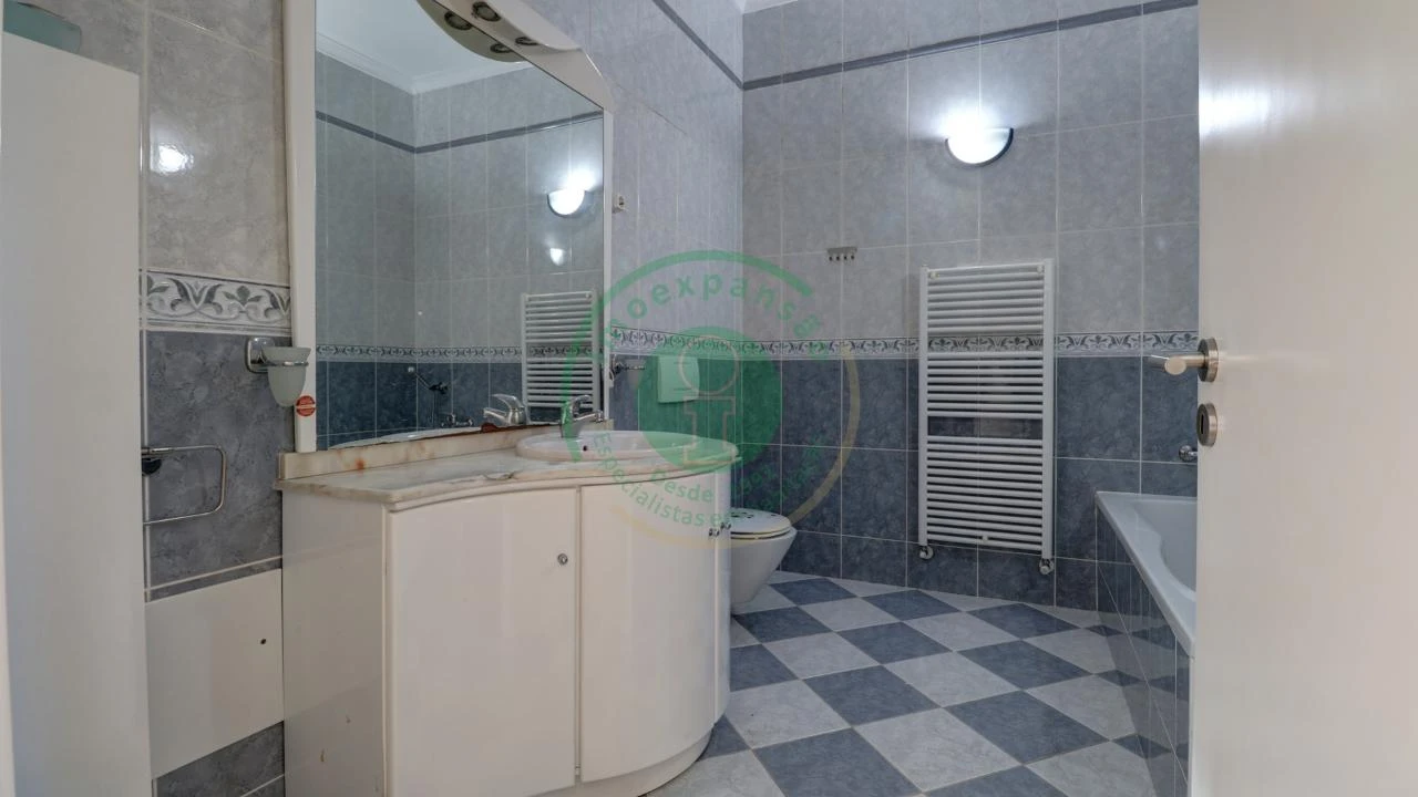 Moradia T4 para Venda em Buarcos Foto 17