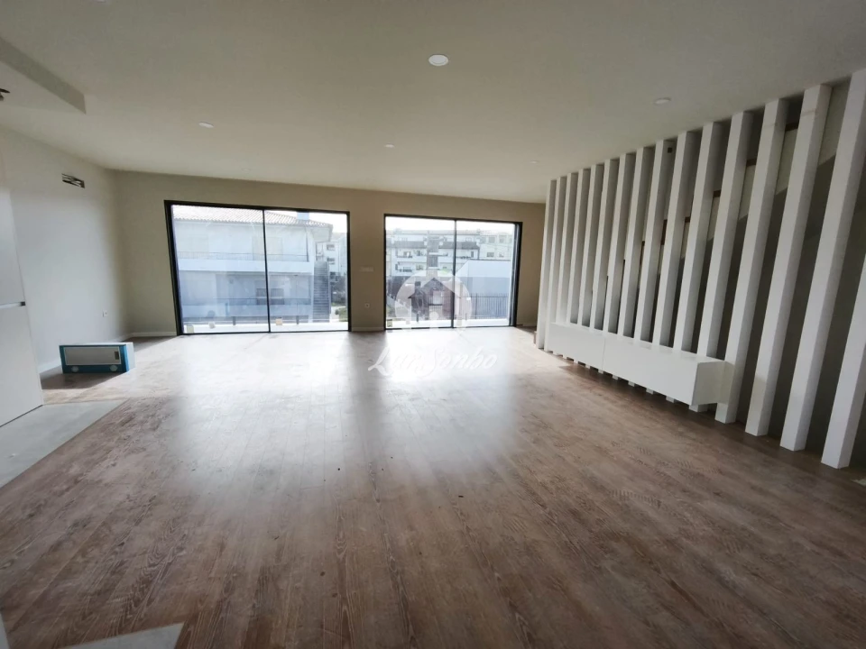 Apartamento T4 para Venda em Arcozelo Foto 7