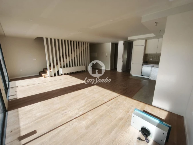 Apartamento T4 para Venda em Arcozelo Foto 1