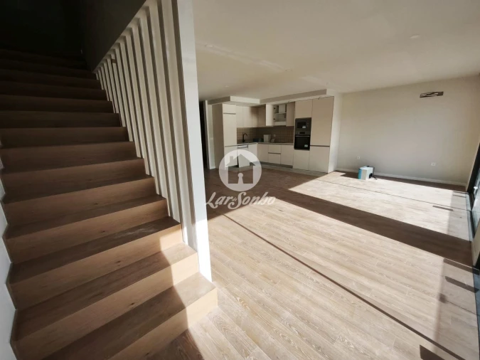 Apartamento T4 para Venda em Arcozelo Foto 9