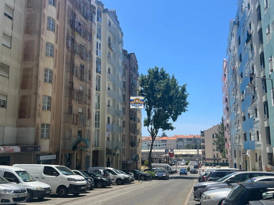 Apartamento T2 para Venda em Algueirão-Mem Martins Foto 1