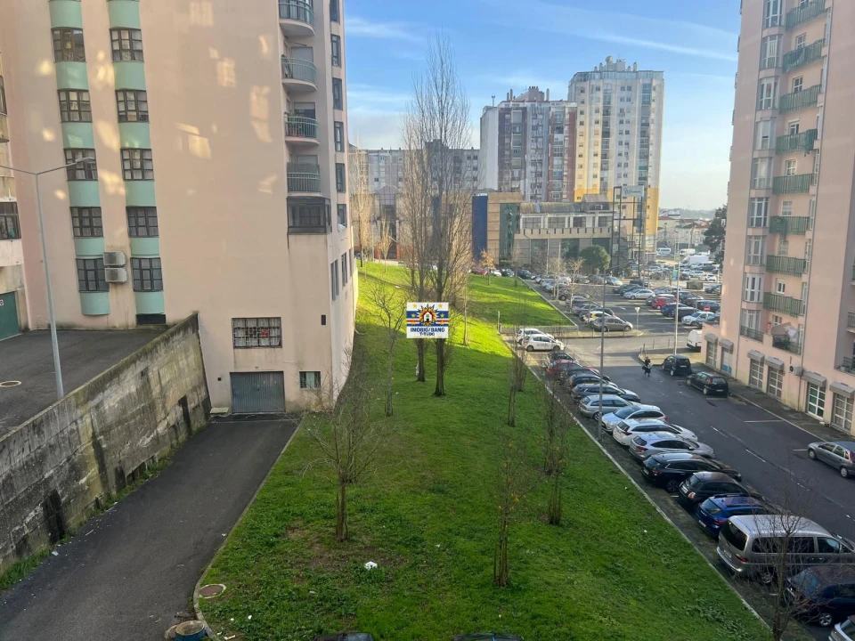 Apartamento T2 para Venda em Algueirão-Mem Martins Foto 2