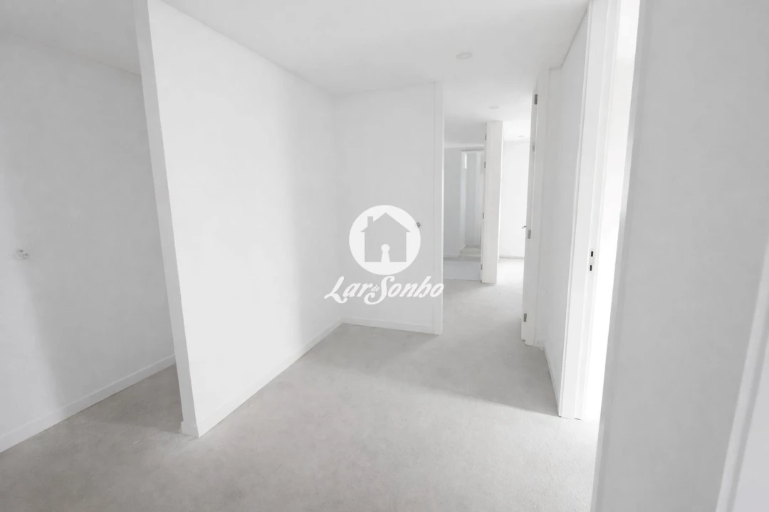 Moradia T3 para Venda em Abade de Neiva Foto 13