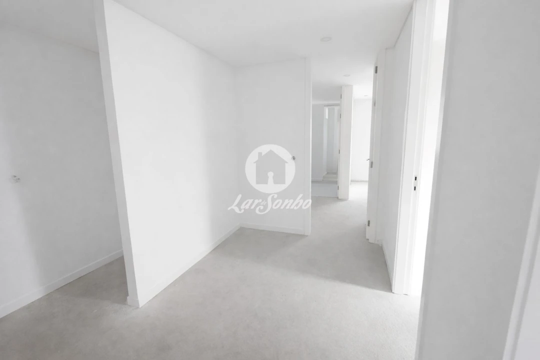 Moradia T3 para Venda em Abade de Neiva Foto 12