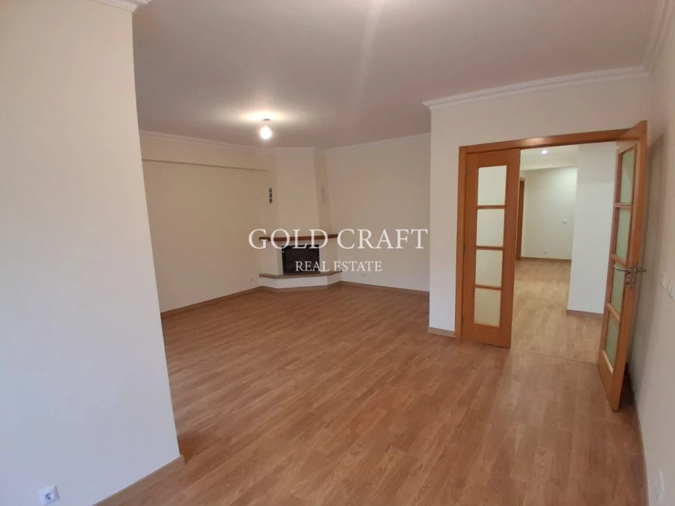 Apartamento T3 para Venda em Rio de Mouro Foto 3