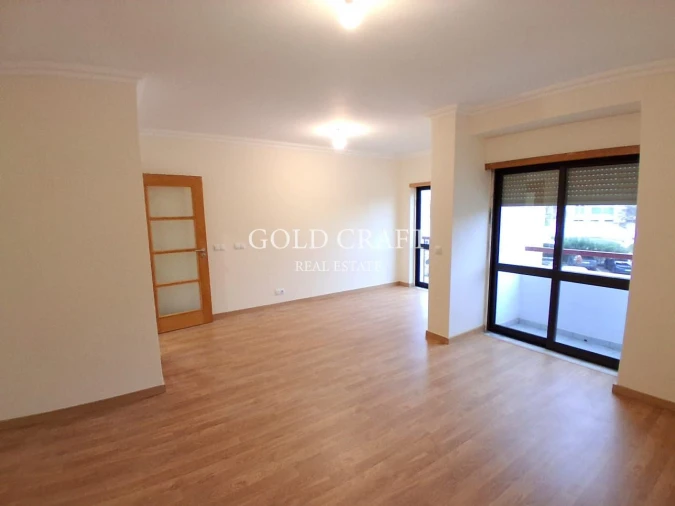 Apartamento T3 para Venda em Rio de Mouro Foto 1