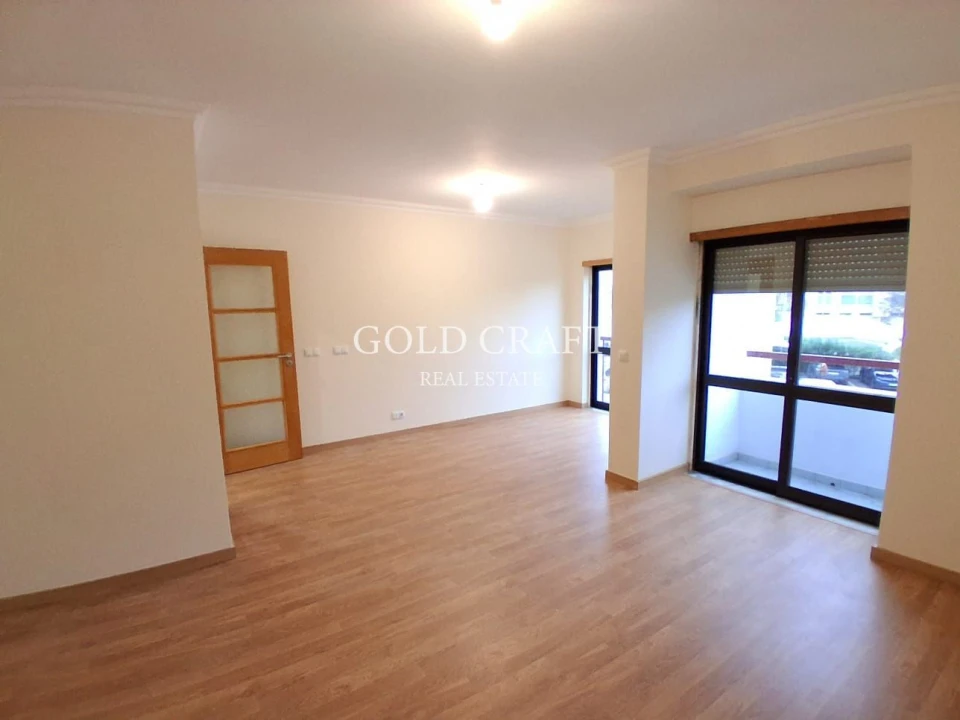 Apartamento T3 para Venda em Rio de Mouro Foto 1