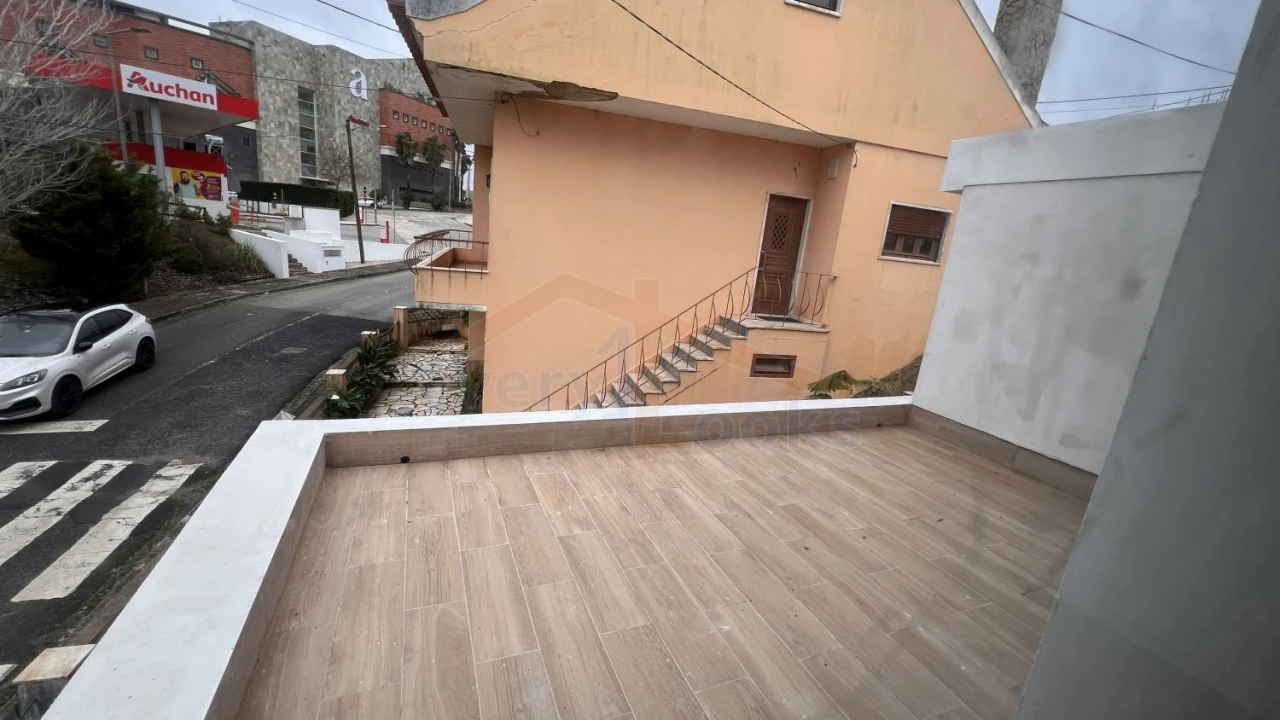 Moradia T3 para Venda em Santa Maria, São Pedro e Matacães Foto 12