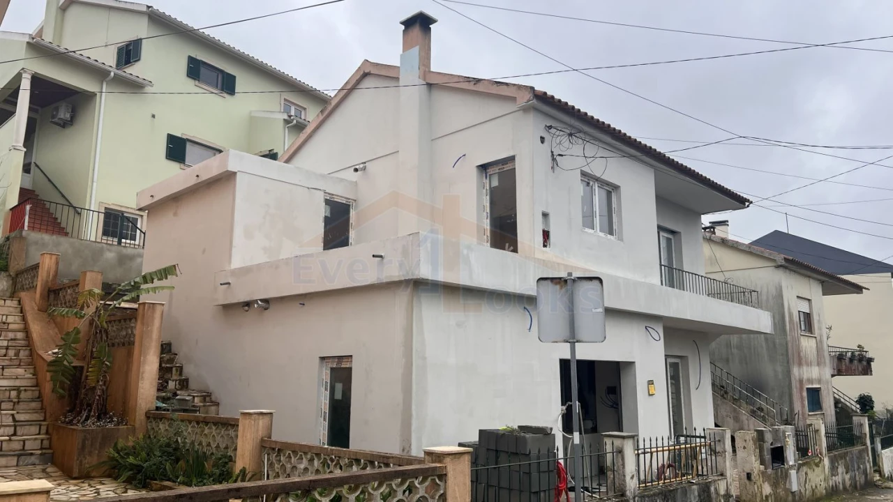 Moradia T3 para Venda em Santa Maria, São Pedro e Matacães Foto 1