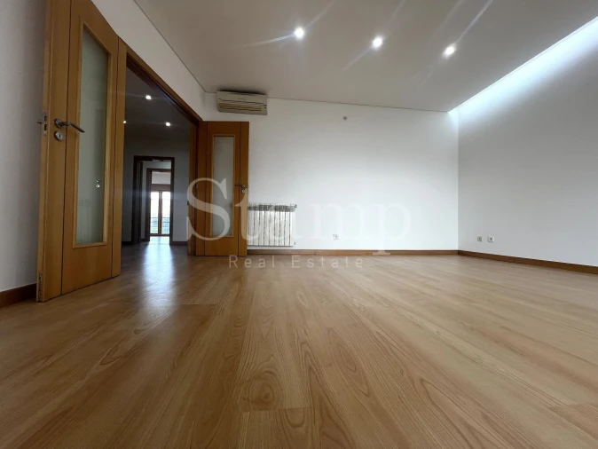 Apartamento T3 para Venda em Odivelas Foto 3