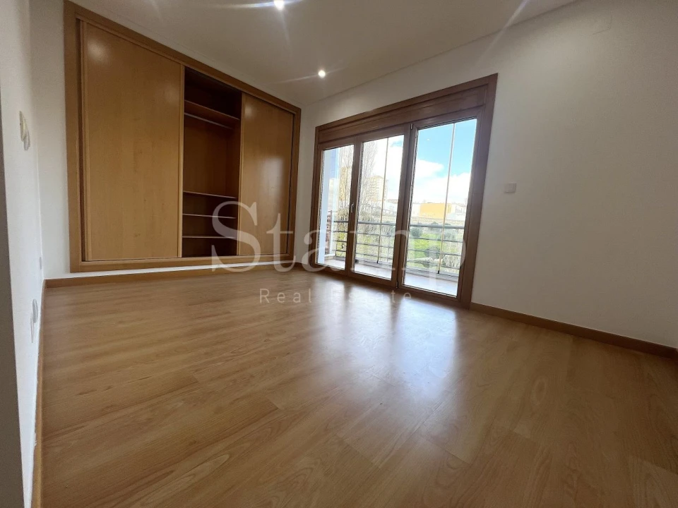 Apartamento T3 para Venda em Odivelas Foto 8
