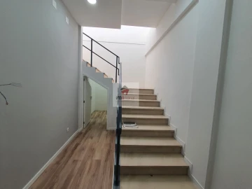 Loja para Venda em Mafamude e Vilar do Paraíso