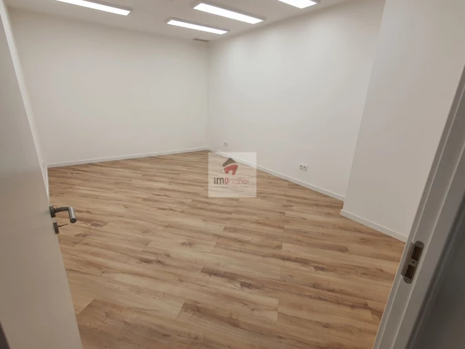 Loja para Venda em Mafamude e Vilar do Paraíso Foto 22