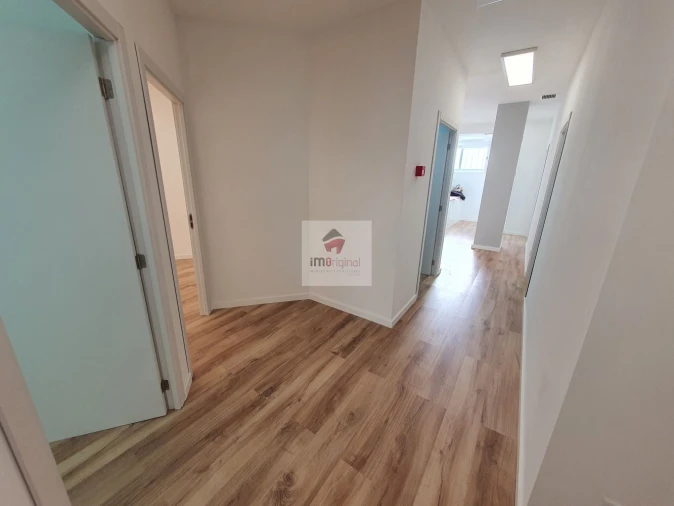 Loja para Venda em Mafamude e Vilar do Paraíso Foto 15