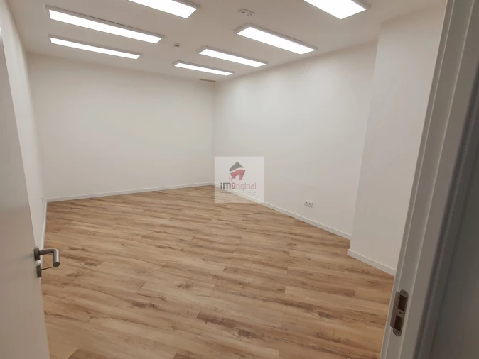 Loja para Venda em Mafamude e Vilar do Paraíso Foto 23