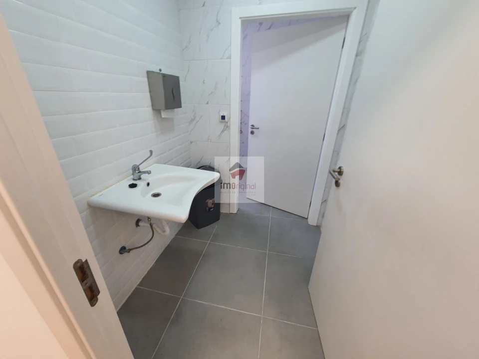 Loja para Venda em Mafamude e Vilar do Paraíso Foto 19