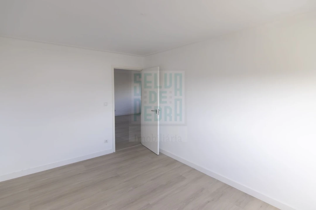 Apartamento T2 para Venda em Rio Tinto Foto 8