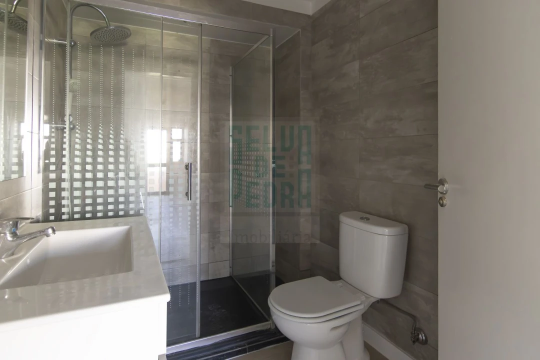 Apartamento T2 para Venda em Rio Tinto Foto 6