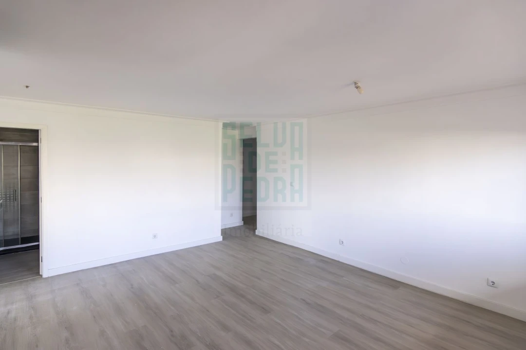 Apartamento T2 para Venda em Rio Tinto Foto 3