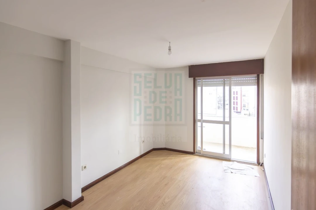 Apartamento T2 para Venda em Cedofeita, Santo Ildefonso, Sé, Miragaia, São Nicolau e Vitória Foto 11