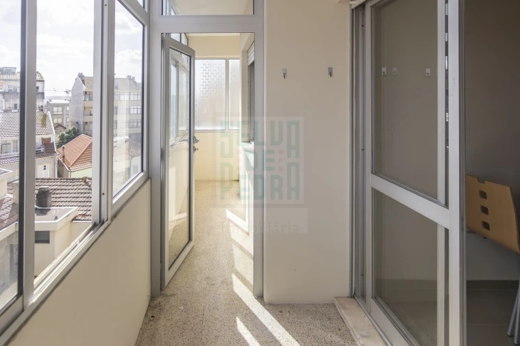 Apartamento T2 para Venda em Cedofeita, Santo Ildefonso, Sé, Miragaia, São Nicolau e Vitória Foto 4