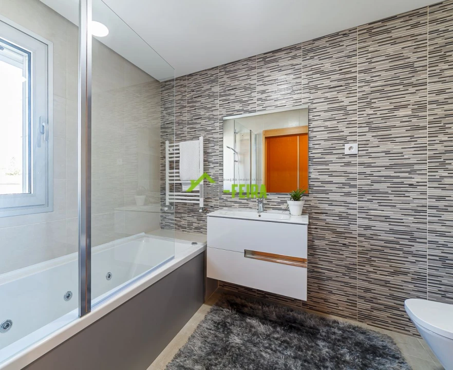 Apartamento T3 para Venda em Arrifana Foto 39