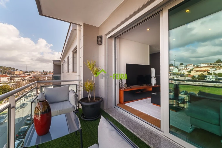 Apartamento T3 para Venda em Arrifana Foto 3