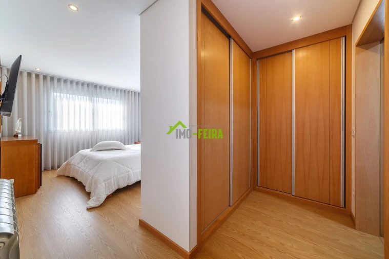 Apartamento T3 para Venda em Arrifana Foto 12