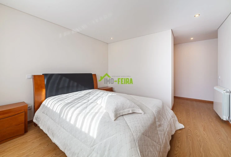 Apartamento T3 para Venda em Arrifana Foto 13