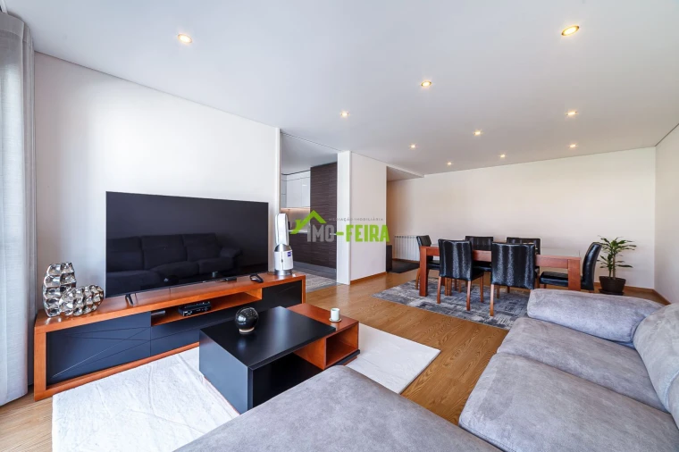 Apartamento T3 para Venda em Arrifana Foto 6