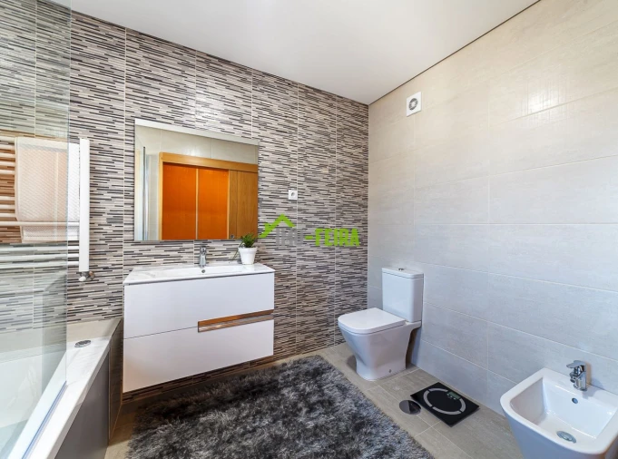 Apartamento T3 para Venda em Arrifana Foto 40