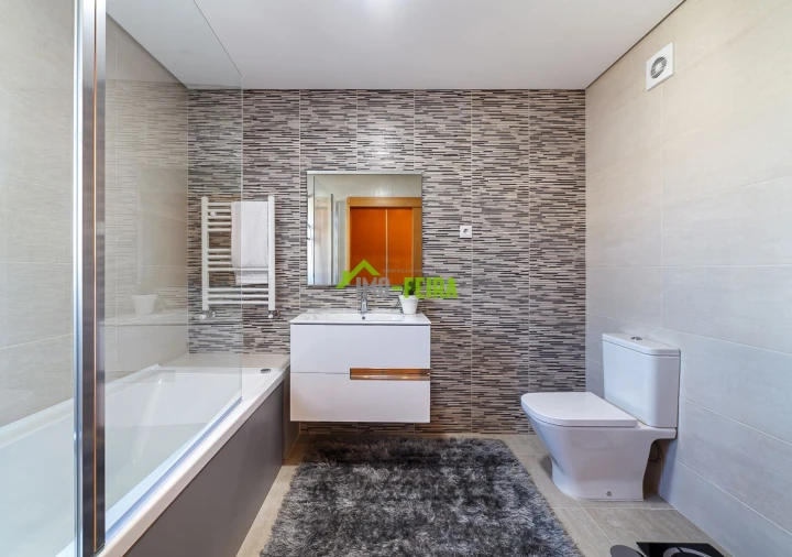 Apartamento T3 para Venda em Arrifana Foto 15