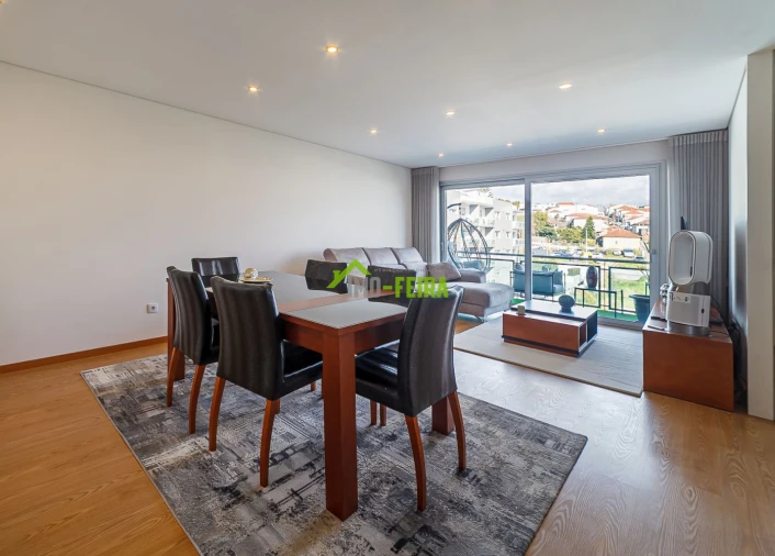 Apartamento T3 para Venda em Arrifana Foto 5