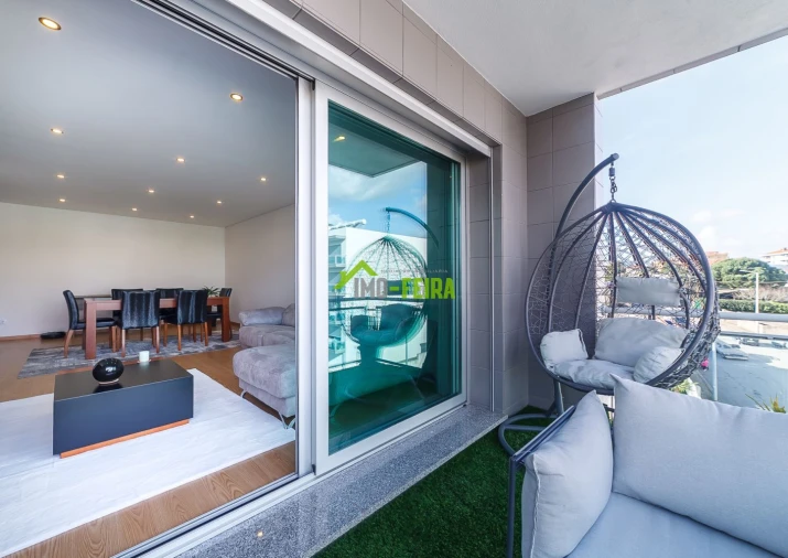 Apartamento T3 para Venda em Arrifana Foto 4