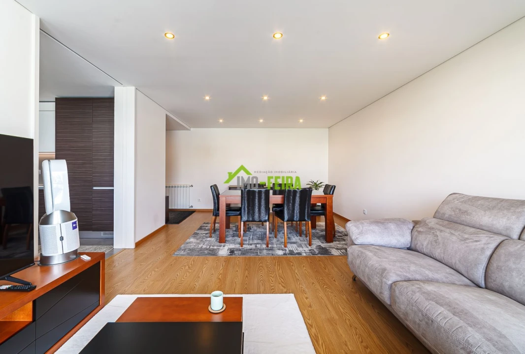 Apartamento T3 para Venda em Arrifana Foto 36