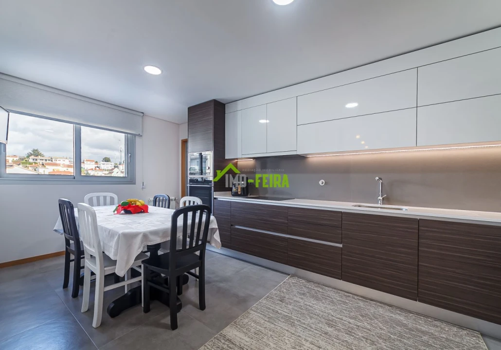 Apartamento T3 para Venda em Arrifana Foto 11