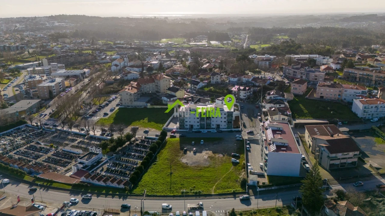 Apartamento T3 para Venda em Arrifana Foto 51