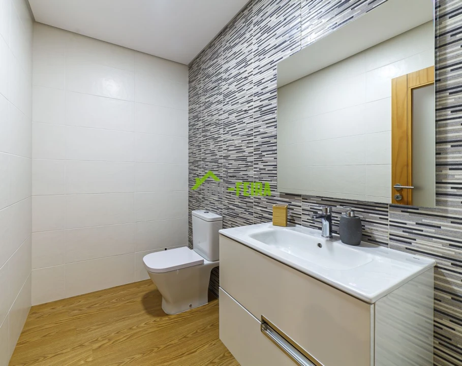 Apartamento T3 para Venda em Arrifana Foto 24