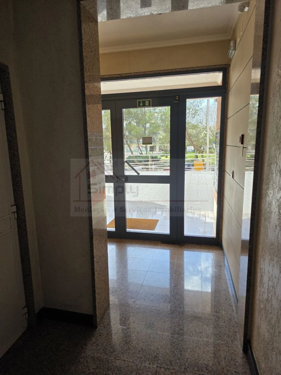 Apartamento T3 para Venda em Odivelas Foto 3