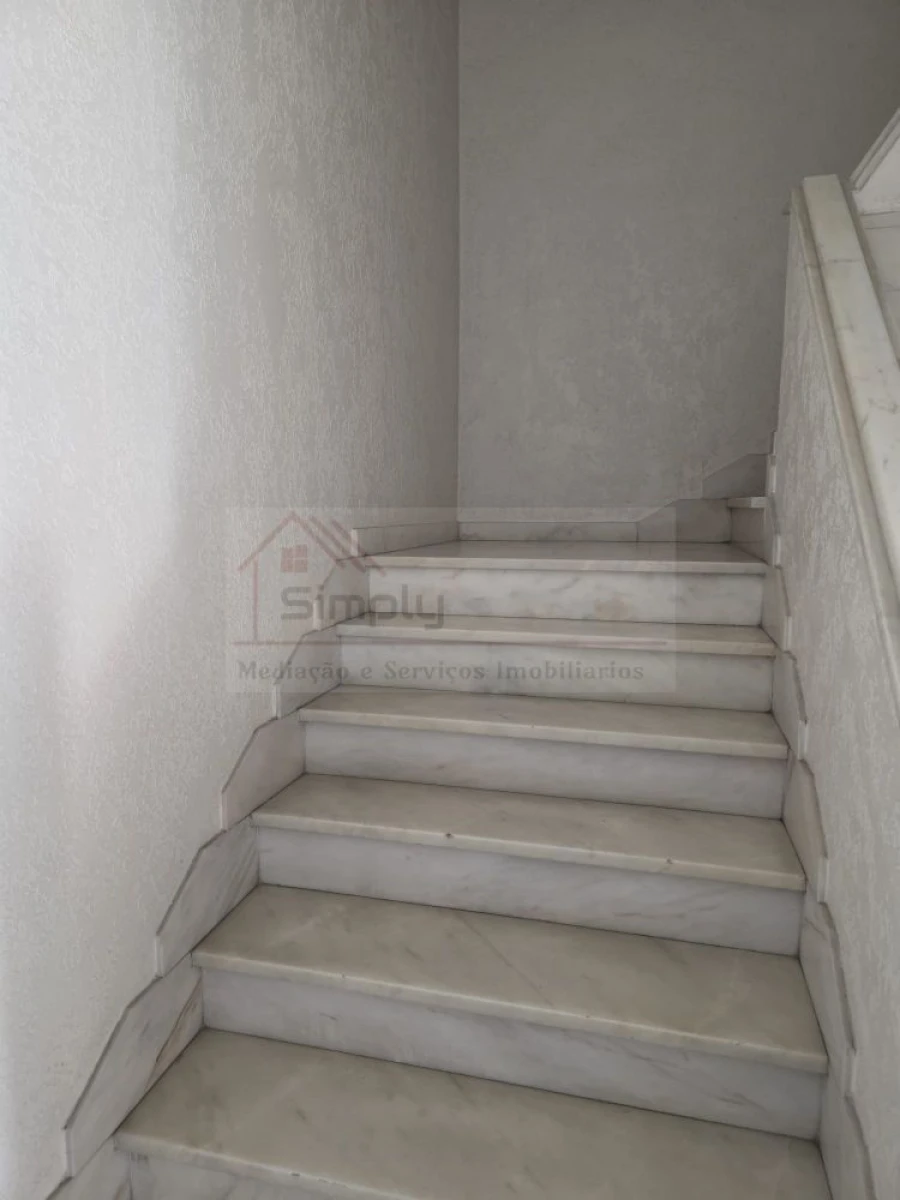 Apartamento T3 para Venda em Odivelas Foto 2